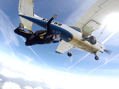 Skytandem_AFF_Sprung_Manuel_1 AFF - Level - Sprung 4-7 - Exit
